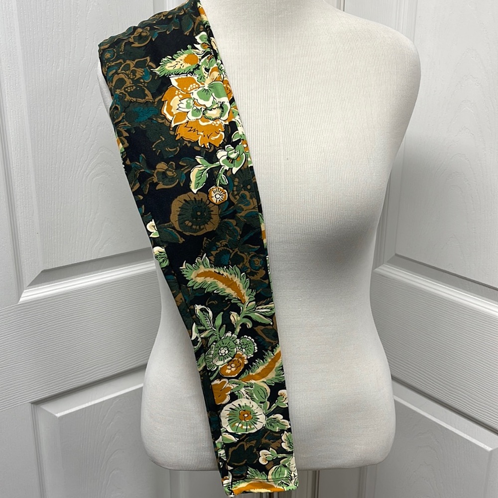 LuLaRoe New Girl’s  L/XL Green Floral Leggings NWT